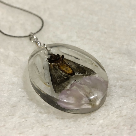 Handmade UV Resin Moth / Flower Necklace - Picture 10 of 16